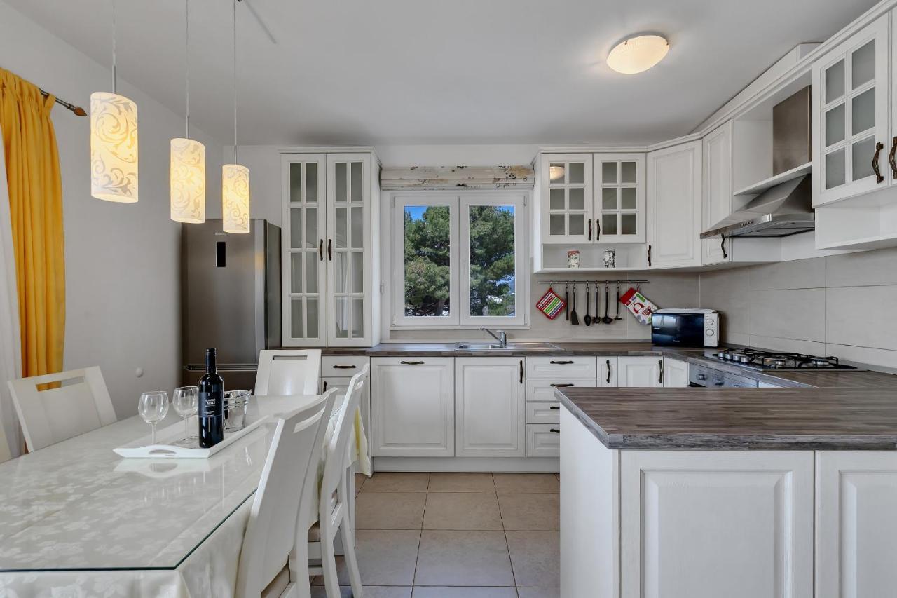 Apartment Pine Fine With Free Parking Makarska