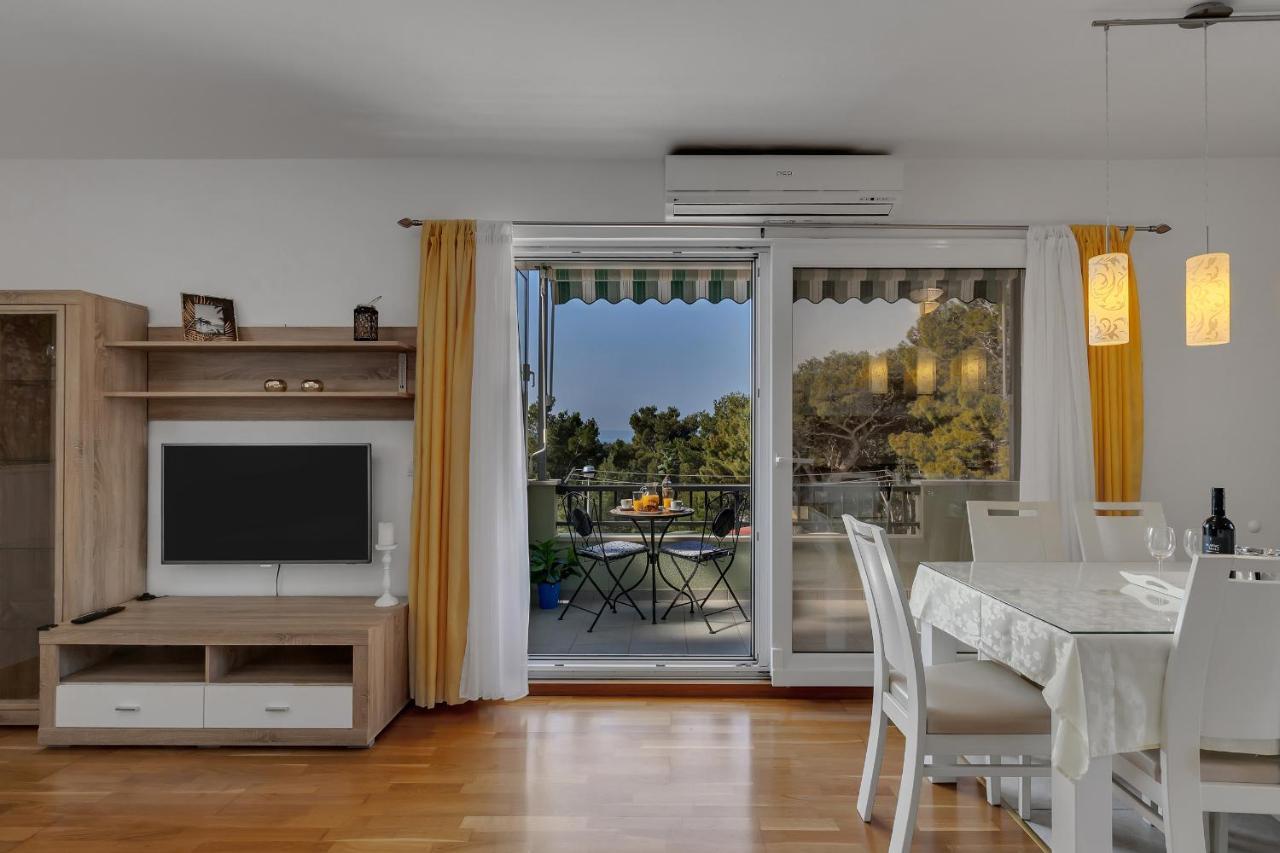 Pine Fine With Free Parking Makarska