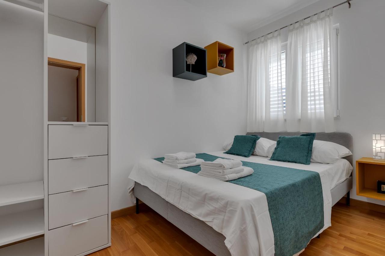 Pine Fine With Free Parking Makarska