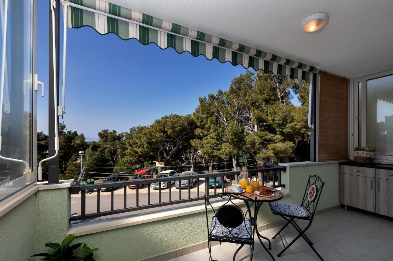 Pine Fine With Free Parking Makarska
